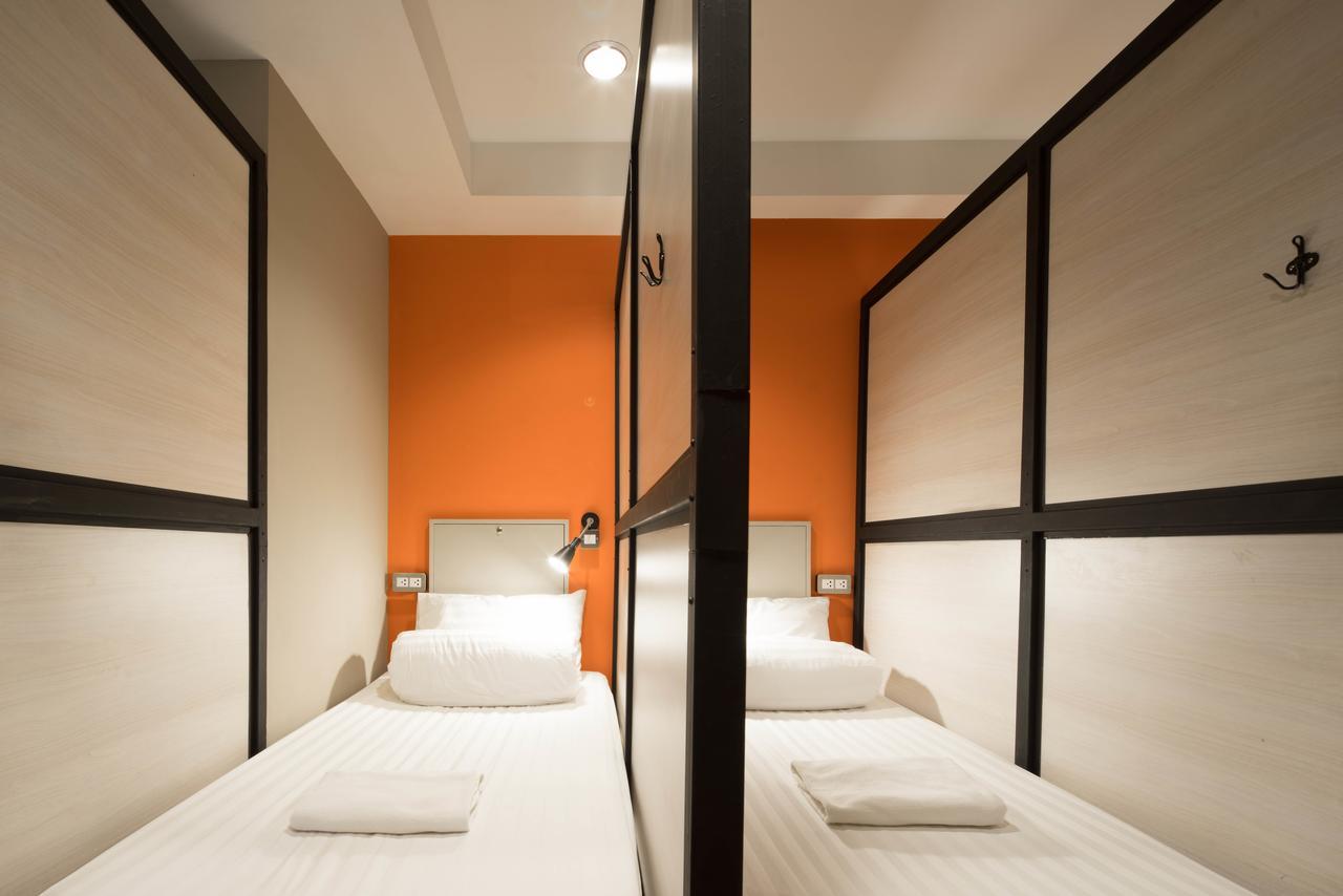 Augusta Hostel Bangkok Exterior foto